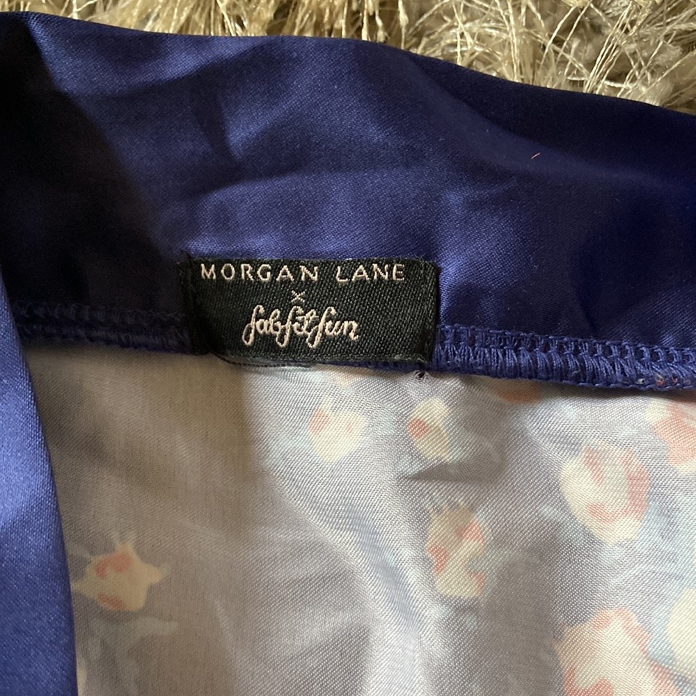 Short Satin Robe - Picture 2 of 2
